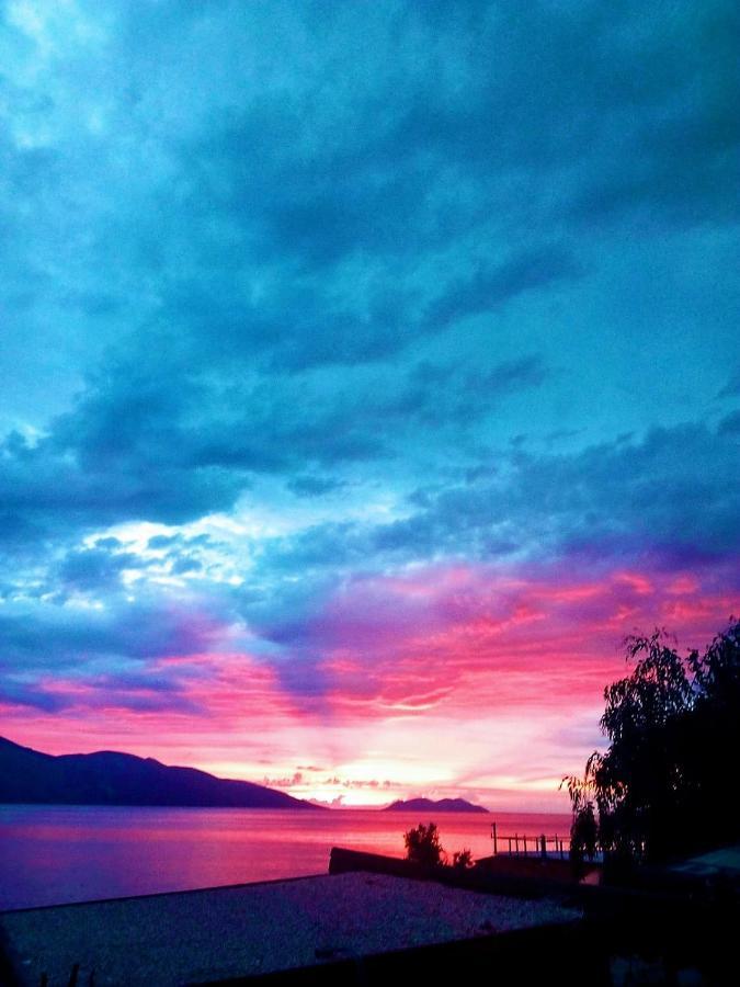 Ramo'S Cozy Beachside Haven With Panoramic Views - 1St Vlorë Εξωτερικό φωτογραφία